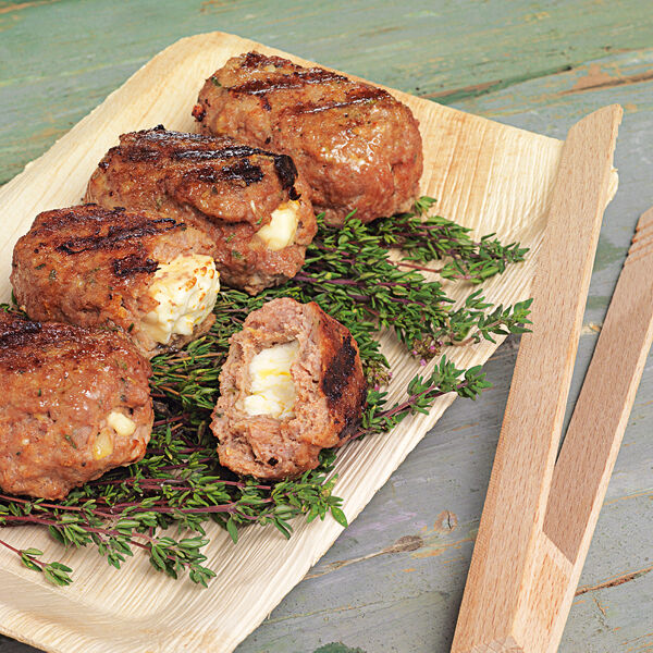 Hacksteaks mit Schafskäse Rezept | Küchengötter Hacksteaks mit Schafskäse Rezept | Küchengötter