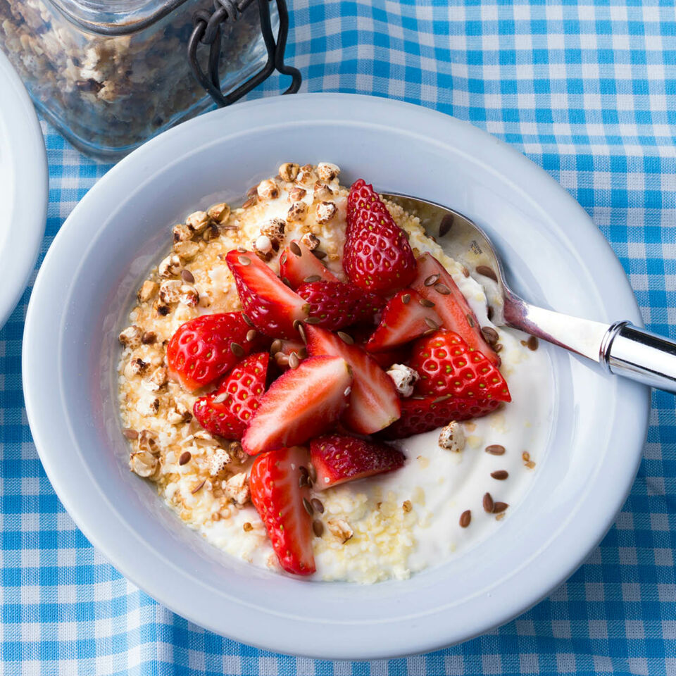 Erdbeer-Joghurt-Müsli Rezept (glutenfrei) | Küchengötter Erdbeer-Joghurt-Müsli Rezept (glutenfrei) | Küchengötter