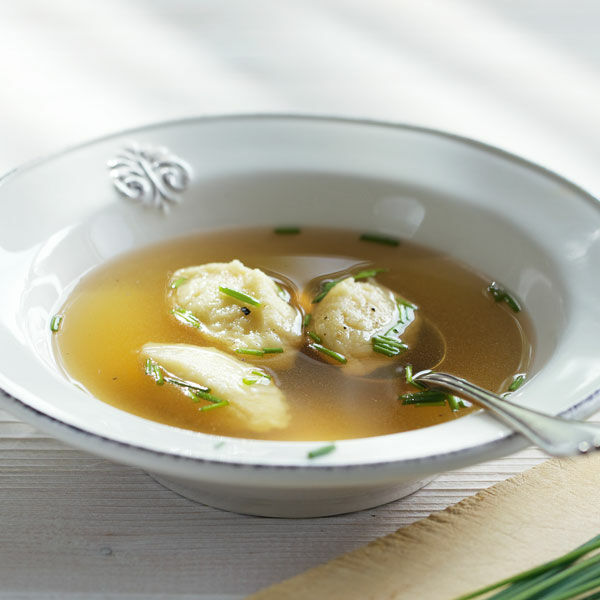 Klare Gemüsebrühe mit Butterklößchen Rezept | Küchengötter Klare Gemüsebrühe mit Butterklößchen Rezept | Küchengötter