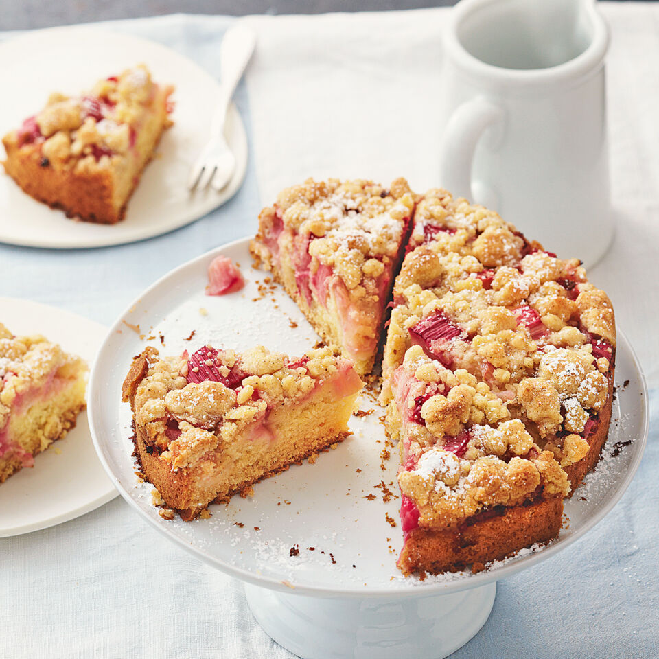 Veganer Rhabarber-Streuselkuchen Rezept | Küchengötter Veganer Rhabarber-Streuselkuchen Rezept | Küchengötter
