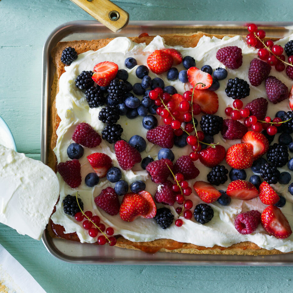 Sommerlicher Beerenkuchen mit Stevia Rezept | Küchengötter Sommerlicher Beerenkuchen mit Stevia Rezept | Küchengötter