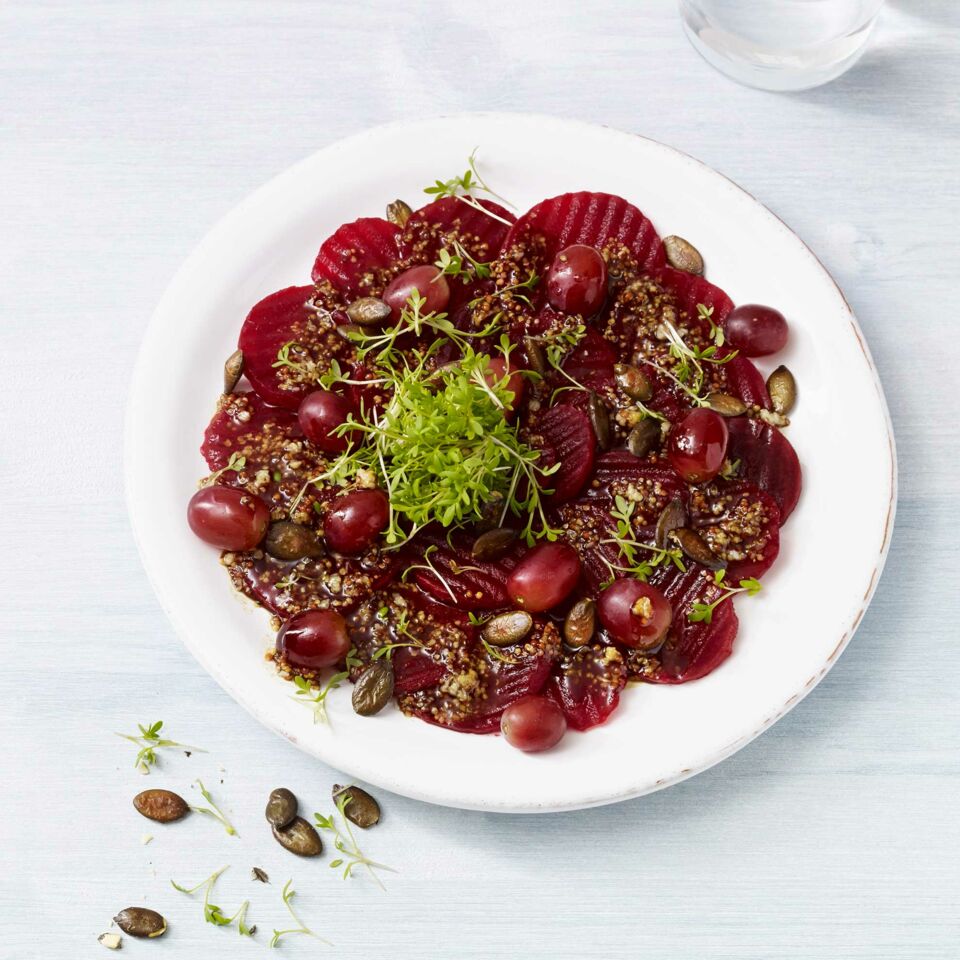 Rote-Bete-Carpaccio mit Weintrauben Rezept | Küchengötter