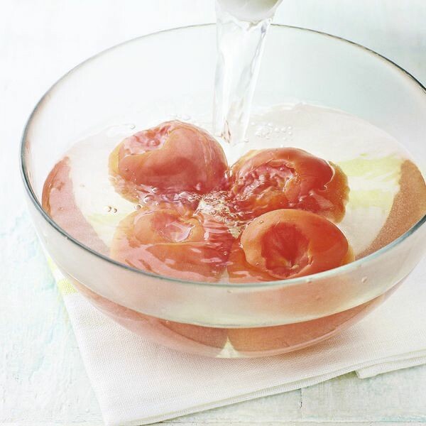 Tomaten-Tintenfisch-Suppe mit Rucola-Öl
