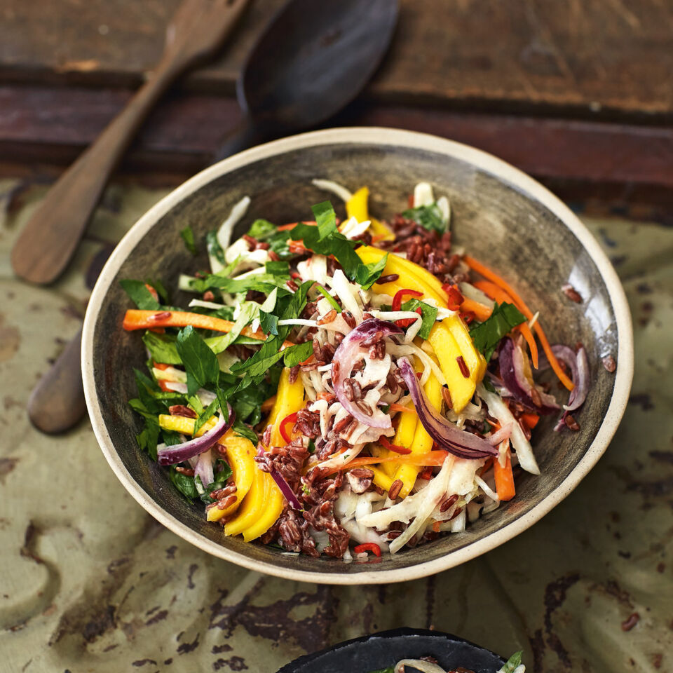 Roter Reissalat mit Mango und Frischkäse-Limetten-Dressing Rezept ... Roter Reissalat mit Mango und Frischkäse-Limetten-Dressing Rezept ...