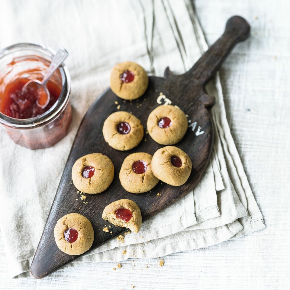 Haselnuss-Erdbeer-Küsse Rezept | Schnelle Kekse | Küchengötter