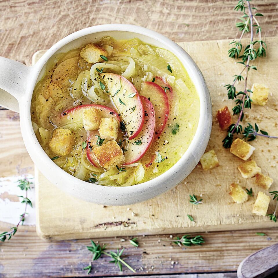 Vegane Schmorapfel-Zwiebel-Suppe | Küchengötter Vegane Schmorapfel-Zwiebel-Suppe | Küchengötter