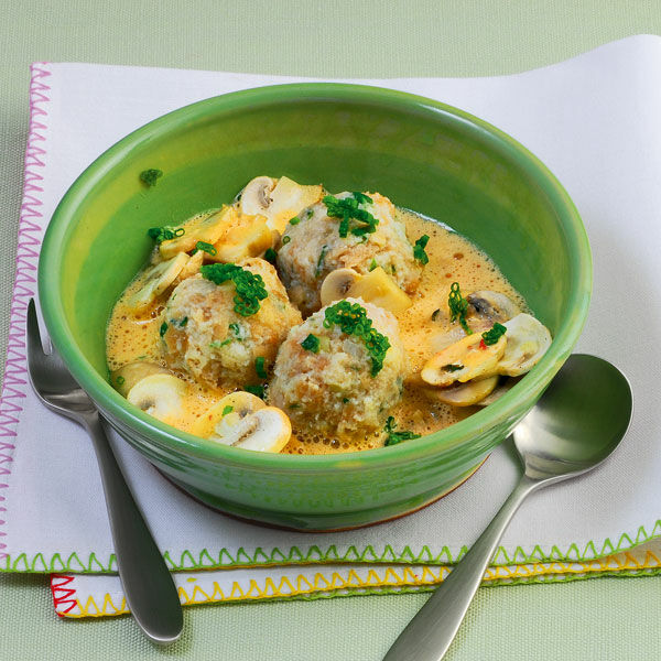 Mini-Semmelknödel mit Champignonrahm Rezept | Küchengötter