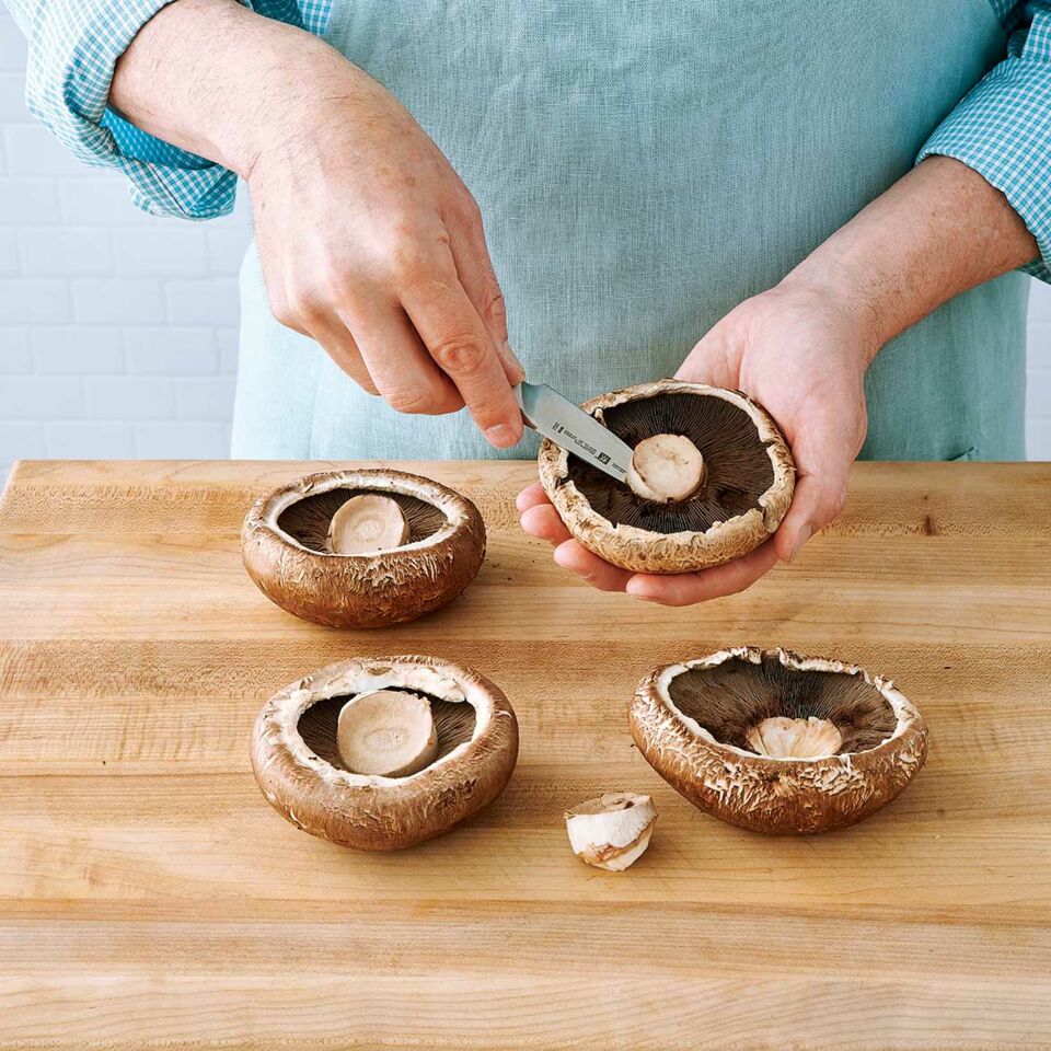 Mit Mangold und Feta gefüllte Portobellos vom Grill Rezept | Küchengötter Mit Mangold und Feta gefüllte Portobellos vom Grill Rezept | Küchengötter