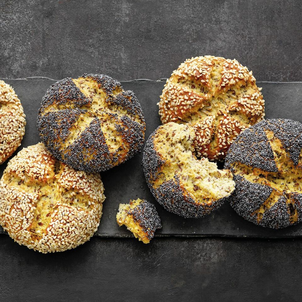 Mohn- und Sesambrötchen Rezept | Küchengötter Mohn- und Sesambrötchen Rezept | Küchengötter