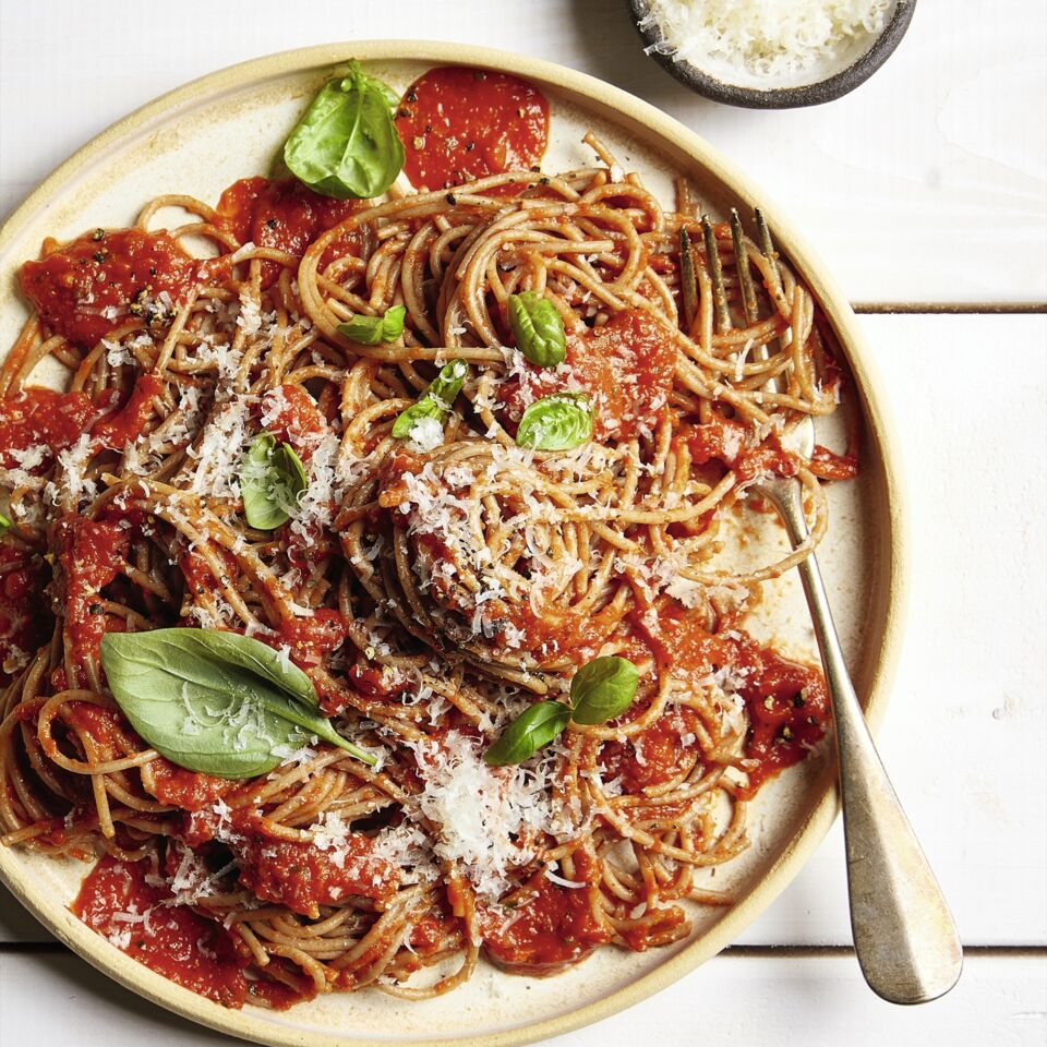 Nudeln mit zuckerfreier Tomatensauce Rezept | Küchengötter Nudeln mit zuckerfreier Tomatensauce Rezept | Küchengötter