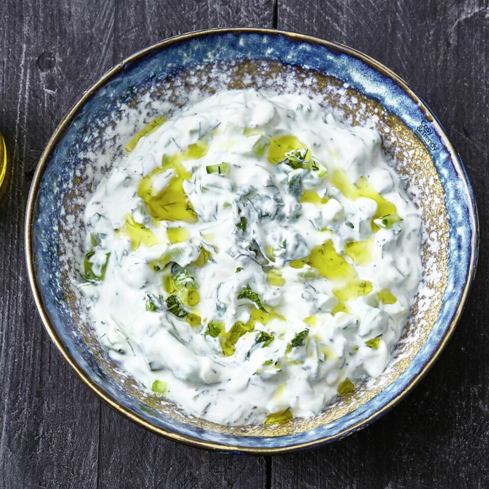 Cacık - Türkischer Joghurt-Gurken-Dip Rezept | Küchengötter Cacık - Türkischer Joghurt-Gurken-Dip Rezept | Küchengötter