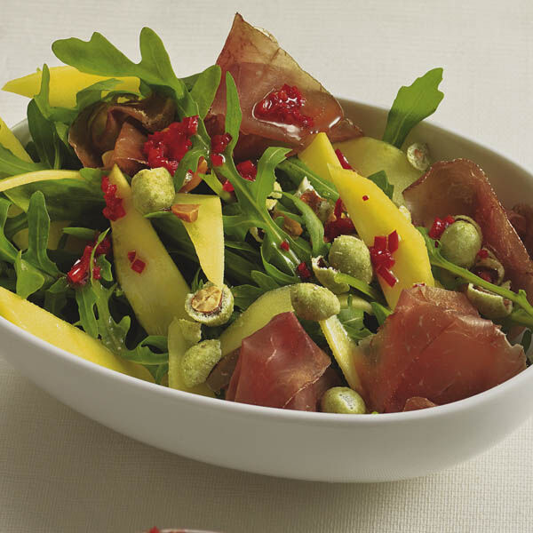 Rucola-Mango-Salat mit Bündner Fleisch