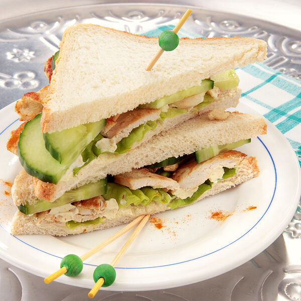 Hähnchen-Gurken-Sandwich