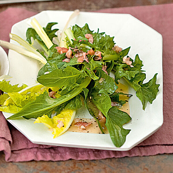 Löwenzahnsalat Rezept | Küchengötter Löwenzahnsalat Rezept | Küchengötter