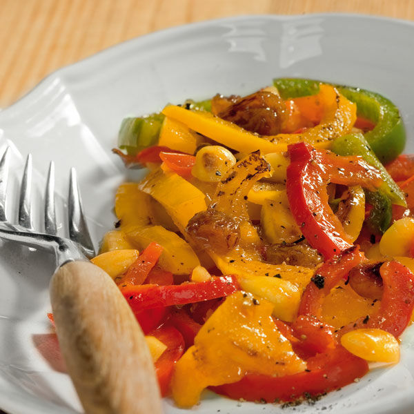 Paprikagemüse mit Mandeln und Rosinen