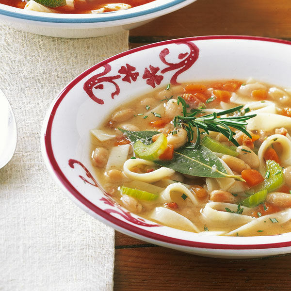 Bohnensuppe mit Nudeln Rezept | Küchengötter Bohnensuppe mit Nudeln Rezept | Küchengötter