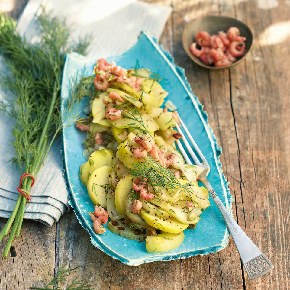 Kartoffel-Gurken-Salat mit Krabben