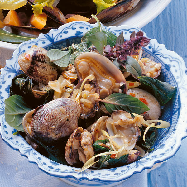 Venusmuscheln mit Zitronengras Rezept | Küchengötter Venusmuscheln mit Zitronengras Rezept | Küchengötter