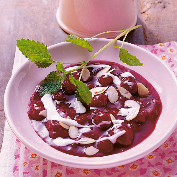 Rote Grütze mit Sahne Rezept | Küchengötter Rote Grütze mit Sahne Rezept | Küchengötter