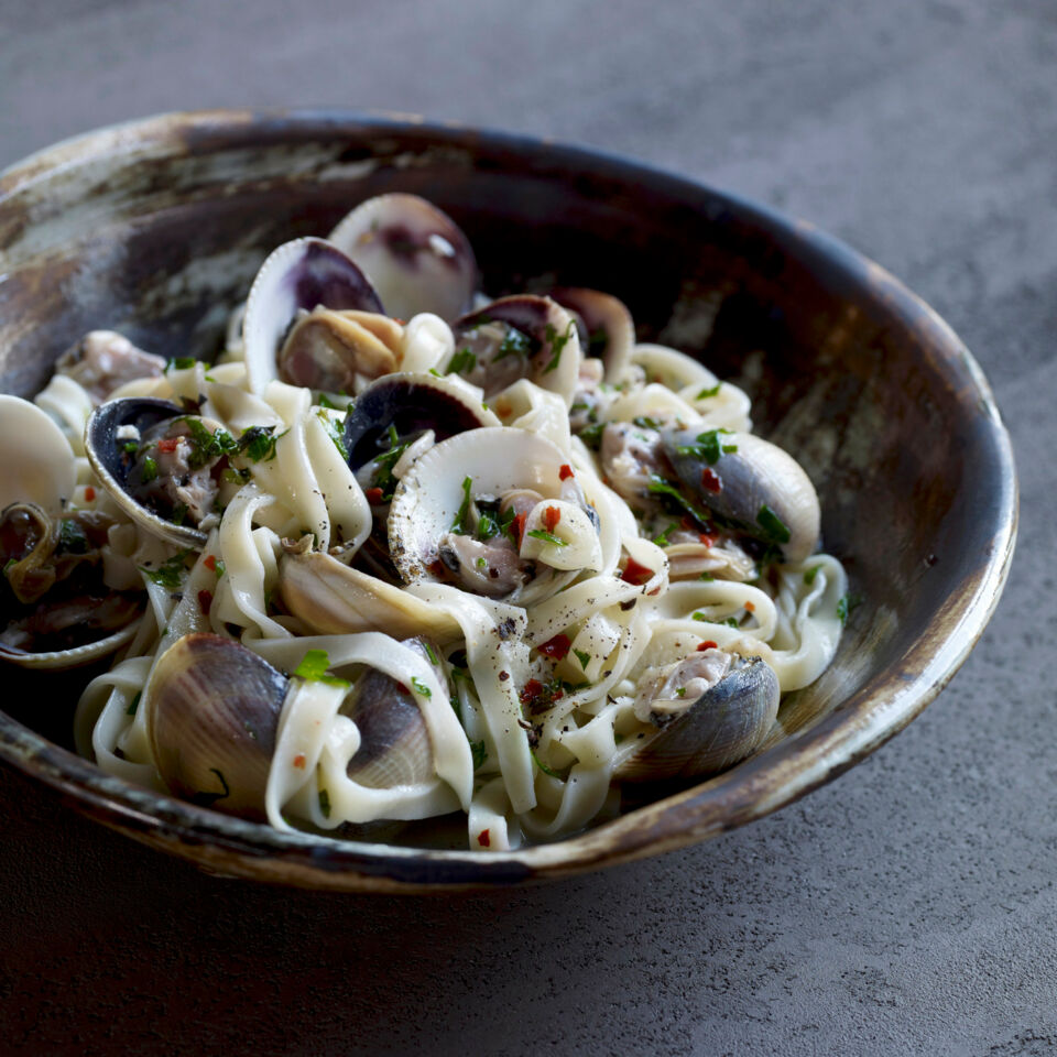 Venusmuscheln mit Minze Rezept | Küchengötter Venusmuscheln mit Minze Rezept | Küchengötter