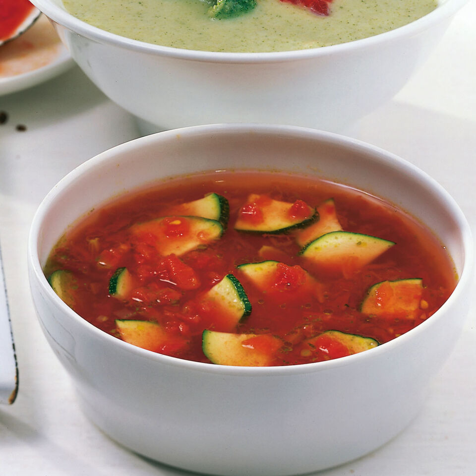 Tomatensuppe mit Zucchini Rezept | Küchengötter Tomatensuppe mit Zucchini Rezept | Küchengötter