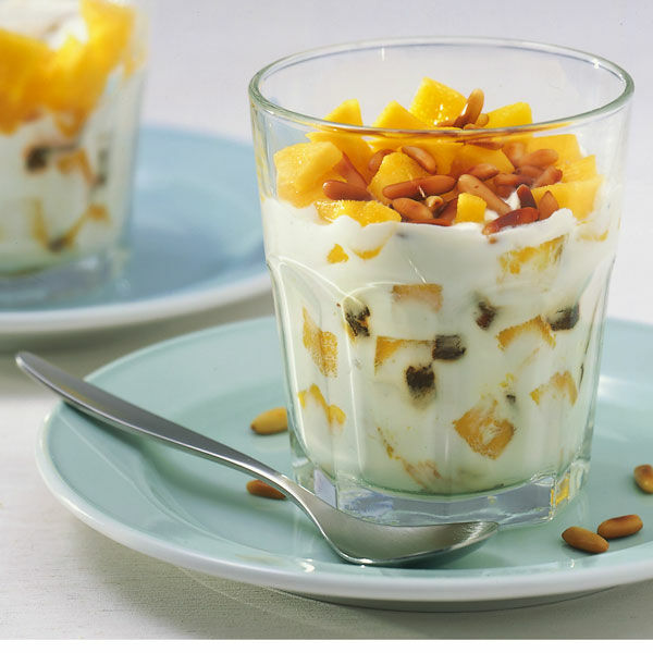Mango-Joghurt mit Pinienkernen Rezept | Küchengötter