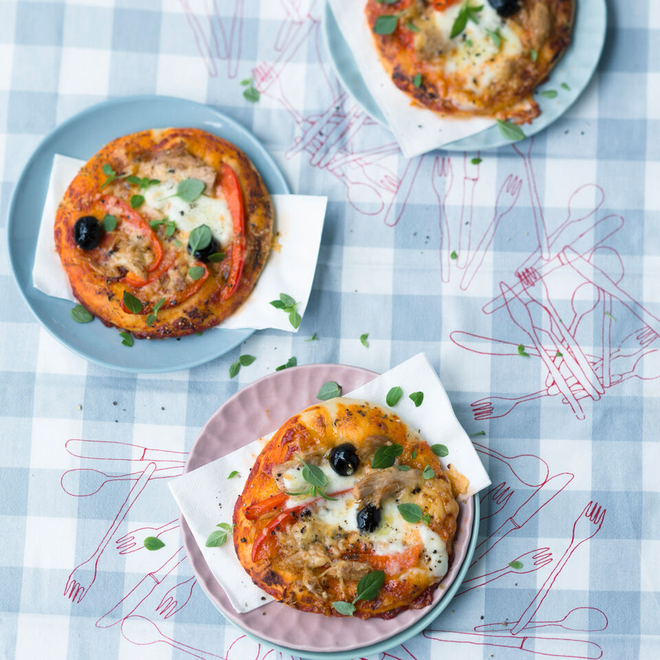 Mini-Pizzen mit buntem Belag Rezept | Küchengötter Mini-Pizzen mit buntem Belag Rezept | Küchengötter