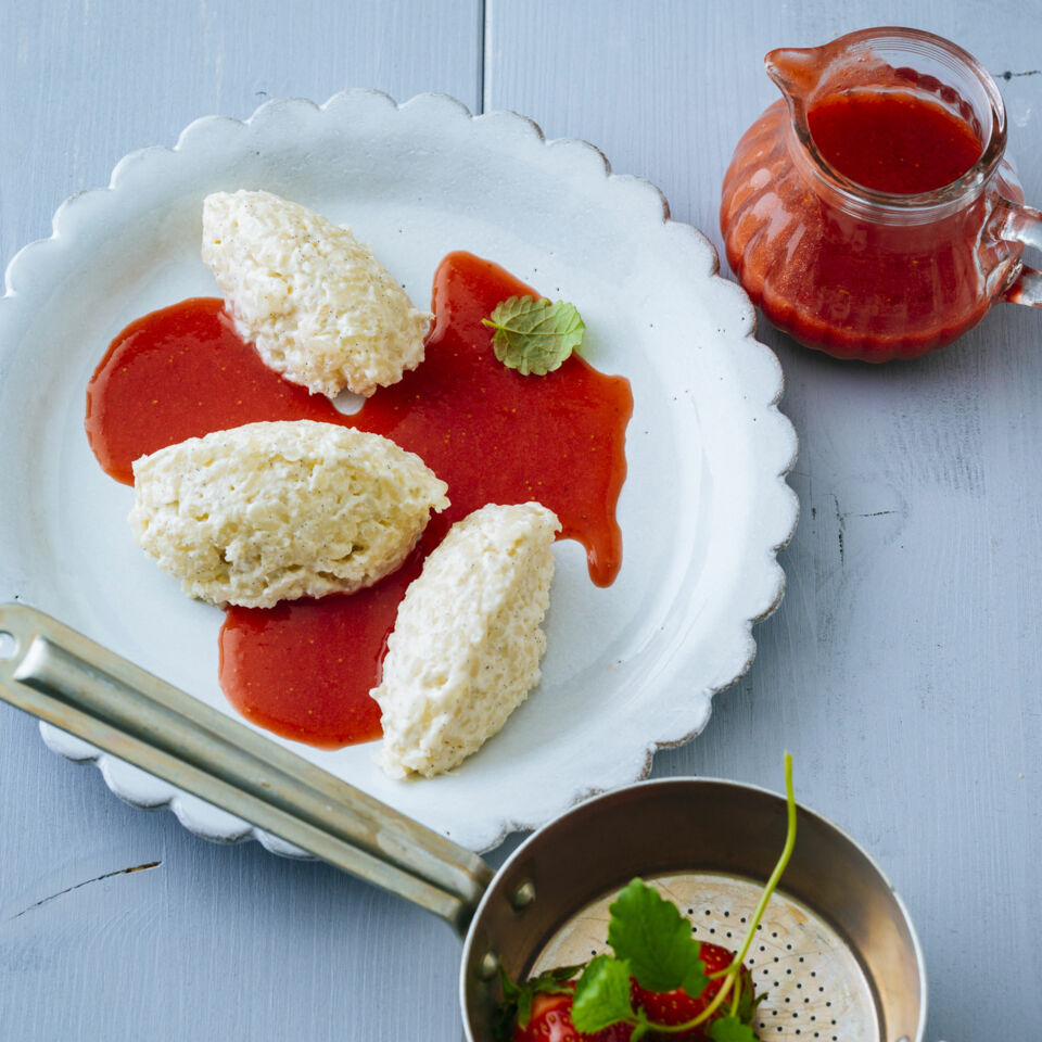 Reisnockerl mit Erdbeersauce