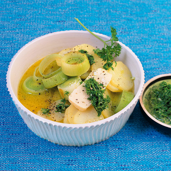 Lauch-Kartoffel-Topf mit Limetten-Petersilien-Püree Rezept | Küchengötter Lauch-Kartoffel-Topf mit Limetten-Petersilien-Püree Rezept | Küchengötter
