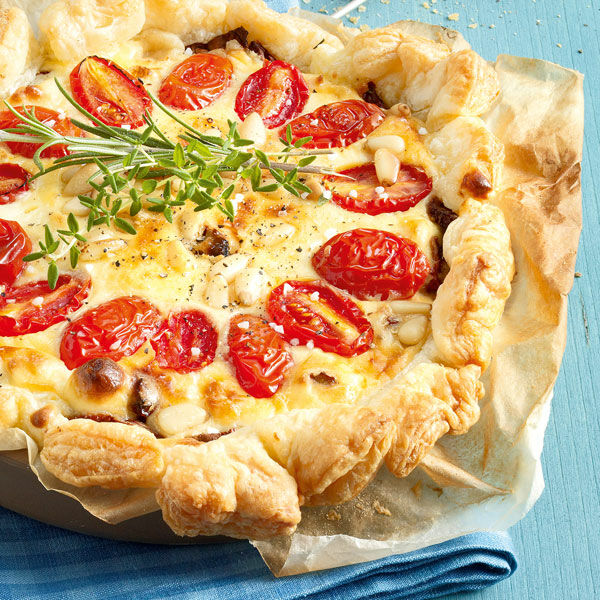 Tomaten-Tarte mit Ziegenkäse Rezept | Küchengötter Tomaten-Tarte mit Ziegenkäse Rezept | Küchengötter