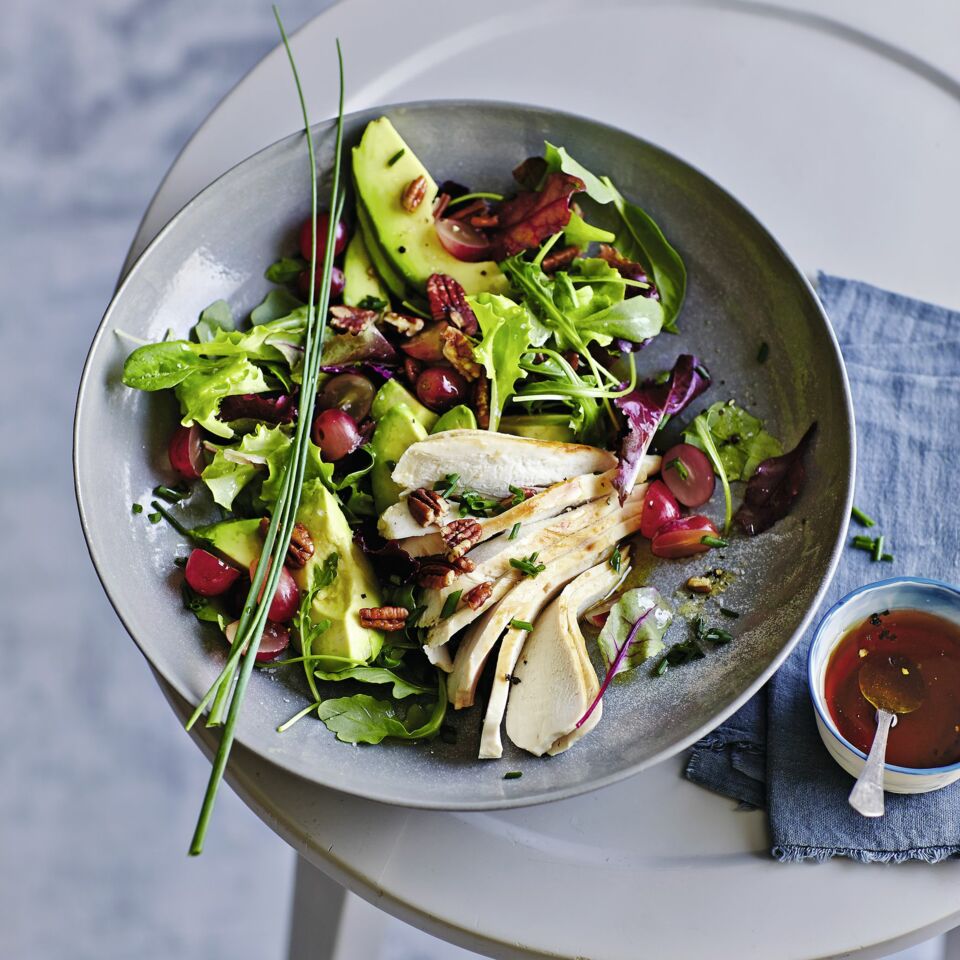 Blattsalate mit Hähnchenfilet und Avocado I Low Carb | Küchengötter Blattsalate mit Hähnchenfilet und Avocado I Low Carb | Küchengötter