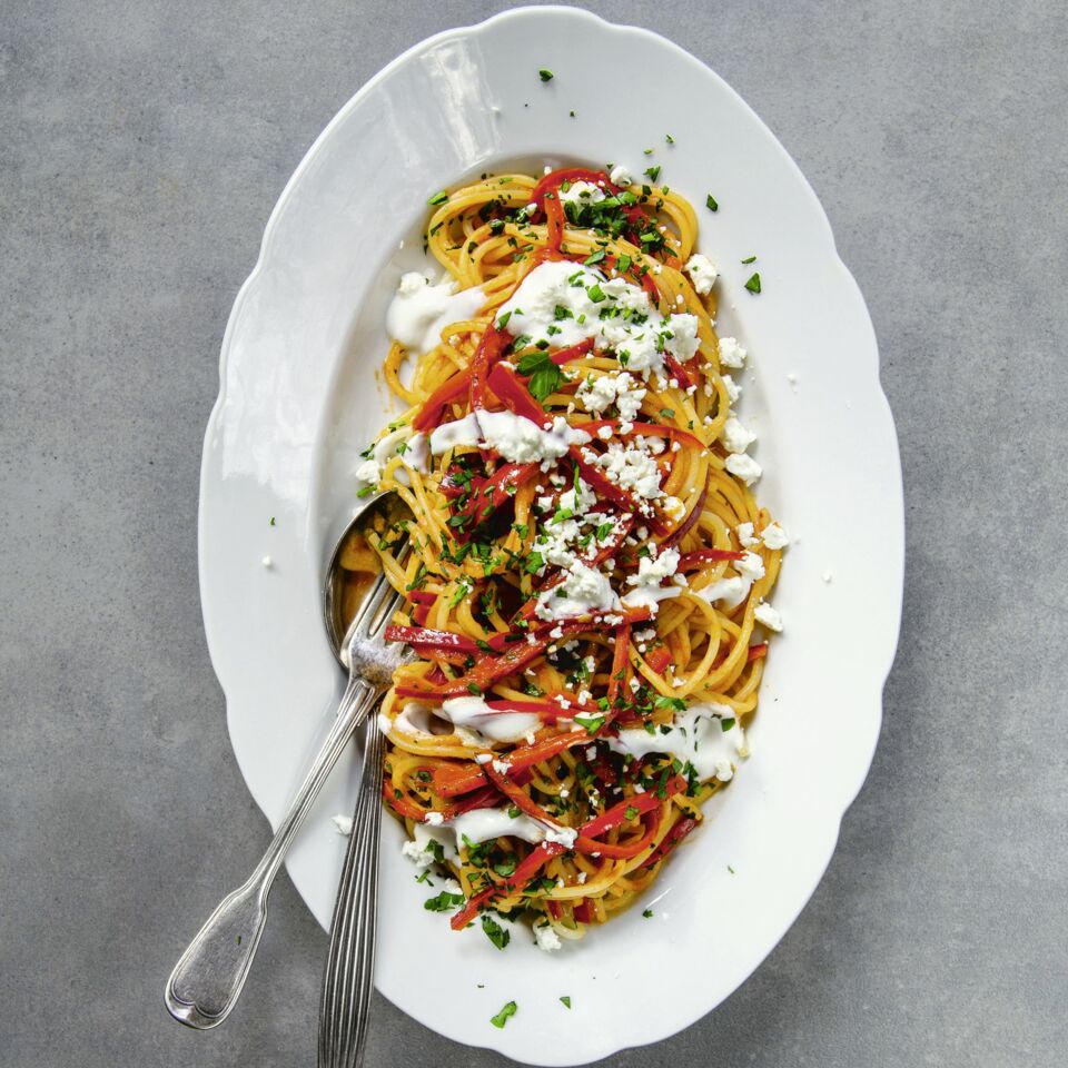 Türkische Nudeln mit Paprika und Joghurt Rezept | Küchengötter Türkische Nudeln mit Paprika und Joghurt Rezept | Küchengötter
