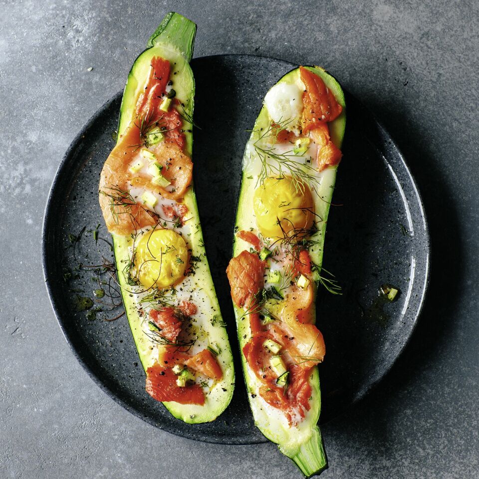 Zucchini mit Ei und Räucherlachs Rezept | Küchengötter Zucchini mit Ei und Räucherlachs Rezept | Küchengötter