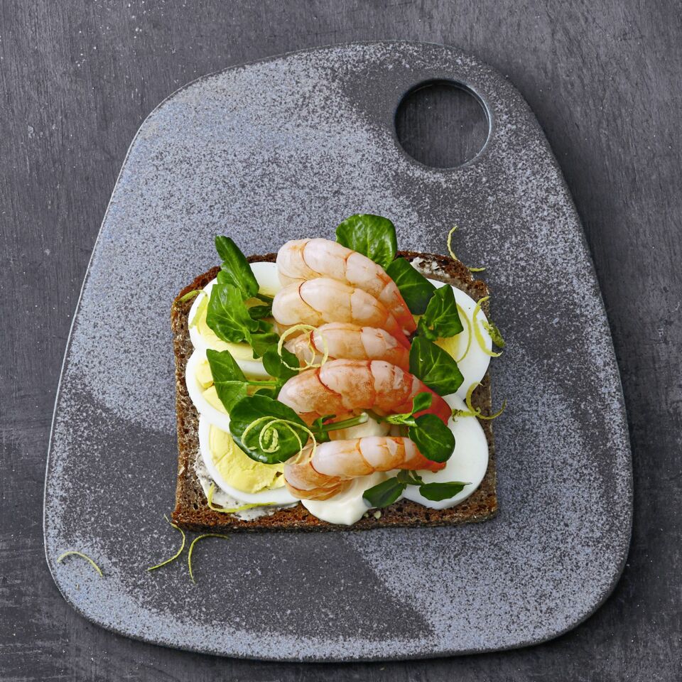 Smørrebrød mit Garnelen Rezept | Küchengötter
