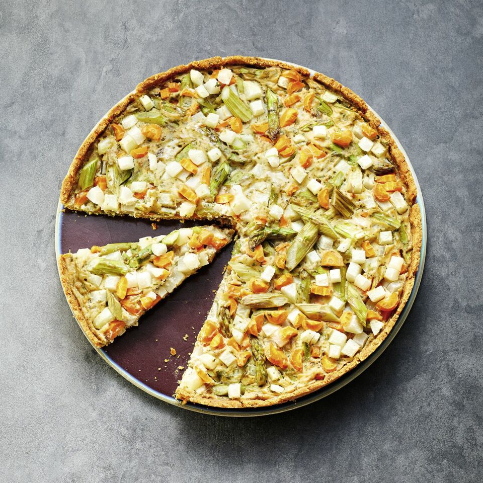Spargel-Kohlrabi-Quiche mit Linsen-Buchweizen-Teig Rezept | Küchengötter Spargel-Kohlrabi-Quiche mit Linsen-Buchweizen-Teig Rezept | Küchengötter