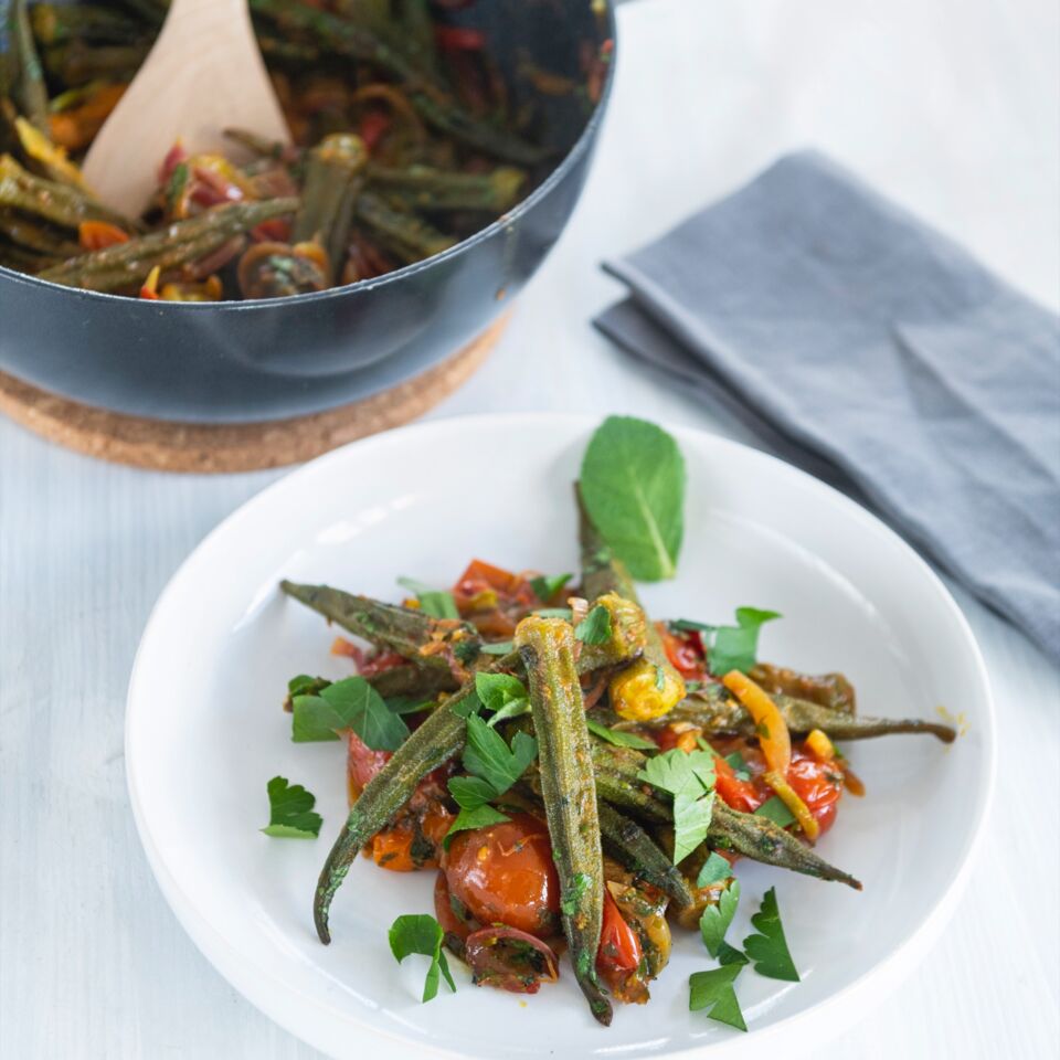 Okraschoten mit Tomaten Rezept | Küchengötter Okraschoten mit Tomaten Rezept | Küchengötter