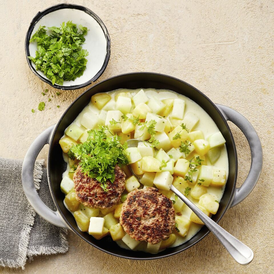 Tatar-Frikadellen mit Kohlrabi-Kartoffel-Ragout Rezept | Küchengötter Tatar-Frikadellen mit Kohlrabi-Kartoffel-Ragout Rezept | Küchengötter
