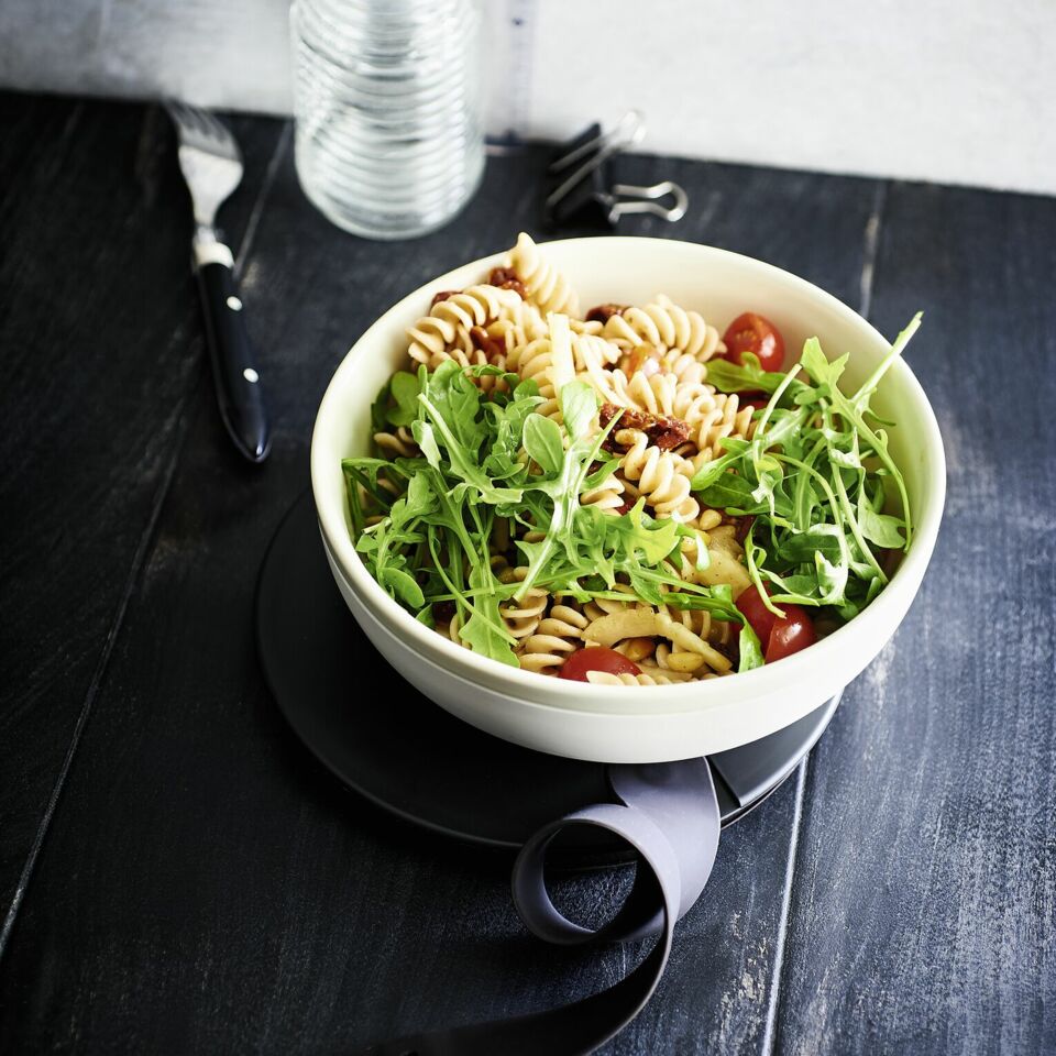 Dinkelnudelsalat mit Rucola Rezept | Küchengötter Dinkelnudelsalat mit Rucola Rezept | Küchengötter