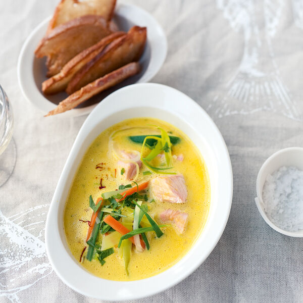 Safran-Fischsuppe mit Gemüse Rezept | Küchengötter