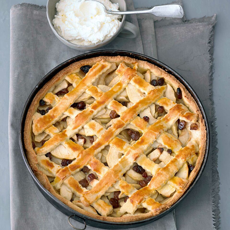 Sonntags Apfelkuchen Mit Teiggitter Rezept Kuchengotter