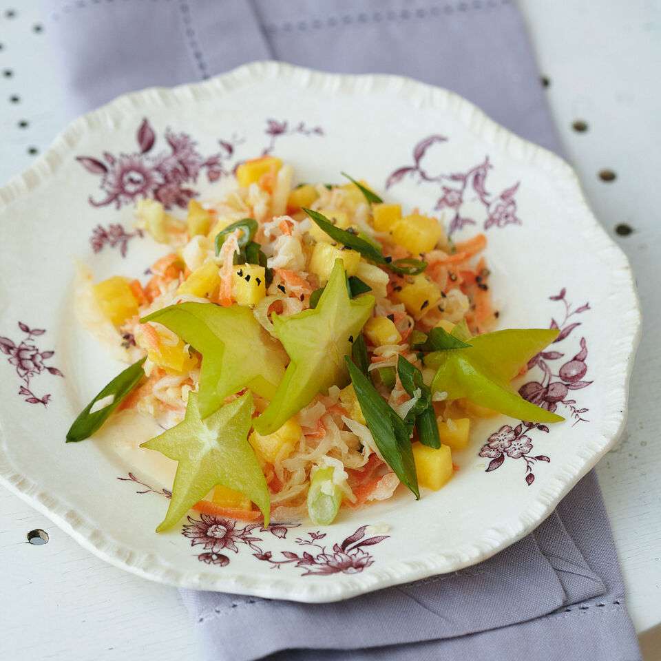 Sauerkrautsalat mit Früchten Rezept | Küchengötter Sauerkrautsalat mit Früchten Rezept | Küchengötter