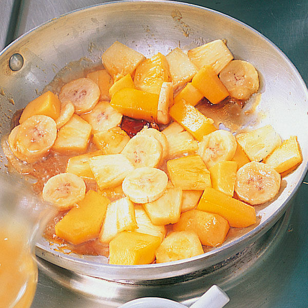 Karamellisierte Früchte mit Orangenschaumcreme