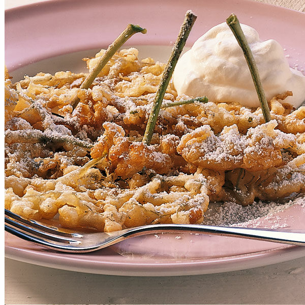 Holunderpfannkuchen Rezept | Küchengötter Holunderpfannkuchen Rezept | Küchengötter