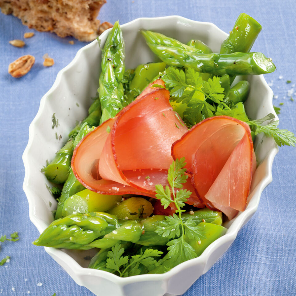 Spargelsalat mit Schinken Rezept | Küchengötter Spargelsalat mit Schinken Rezept | Küchengötter