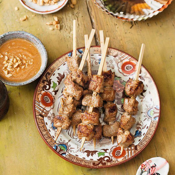 Thailändische Saté-Spieße mit Erdnuss-Sauce Rezept | Küchengötter Thailändische Saté-Spieße mit Erdnuss-Sauce Rezept | Küchengötter