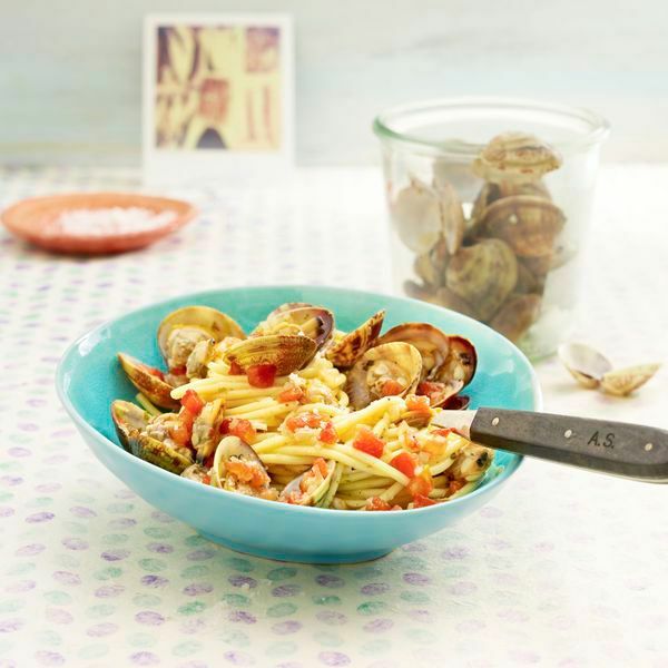 Spaghetti mit Venusmuscheln und Tomaten Rezept | Küchengötter Spaghetti mit Venusmuscheln und Tomaten Rezept | Küchengötter