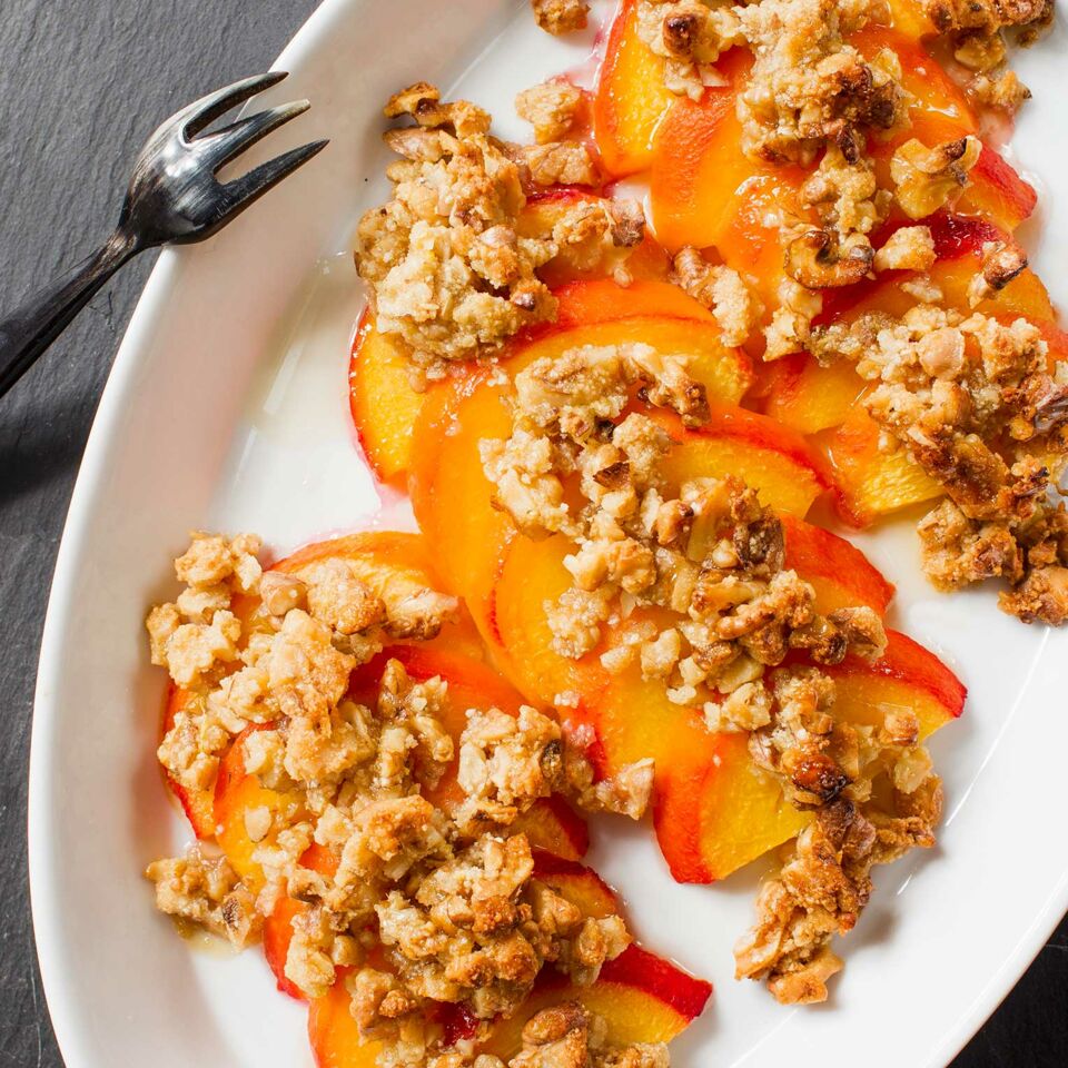 Gratinierte Pfirsiche mit Walnüssen Rezept | Küchengötter Gratinierte Pfirsiche mit Walnüssen Rezept | Küchengötter