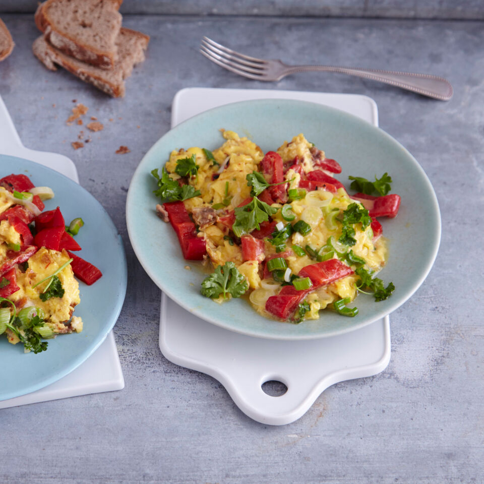 Schnelles Rührei mit Paprika und Sardellen Rezept | Küchengötter Schnelles Rührei mit Paprika und Sardellen Rezept | Küchengötter