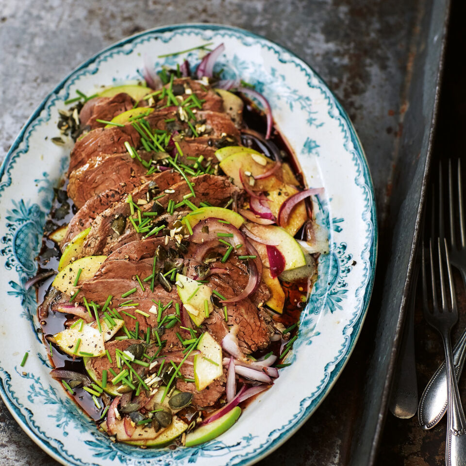 Tafelspitzsalat mit Apfel und Kürbiskernöl-Vinaigrette Rezept ... Tafelspitzsalat mit Apfel und Kürbiskernöl-Vinaigrette Rezept ...