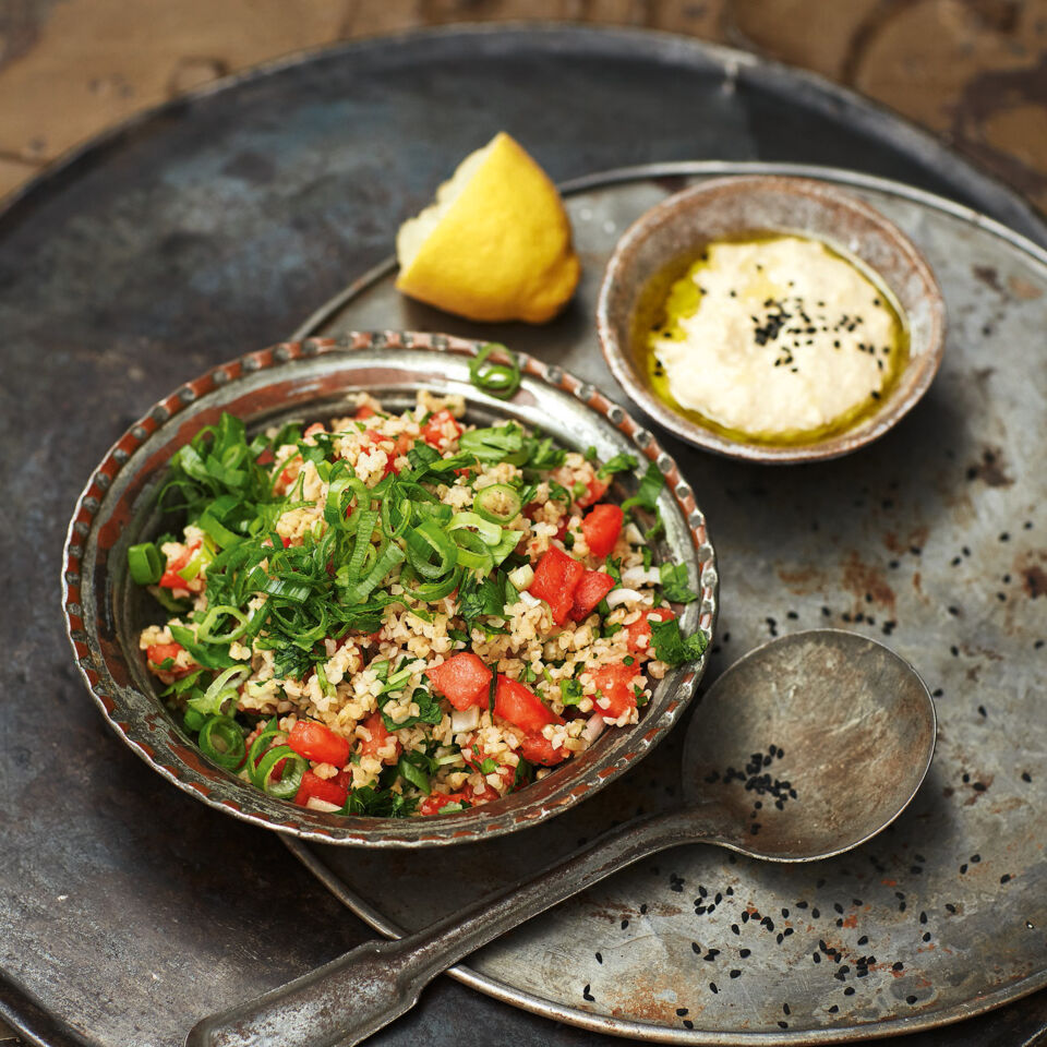Taboulé mit Hummus Rezept | Küchengötter Taboulé mit Hummus Rezept | Küchengötter